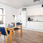In Vederso Park- Shared Kitchen בית נופש *